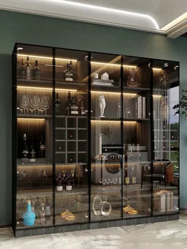 Liela vīna skapis ar stikla durvīm, gaismas luksusa displejs ministru kabineta pret sienu, masīvkoka, lai bufete, integrēta dzīvojamā istaba