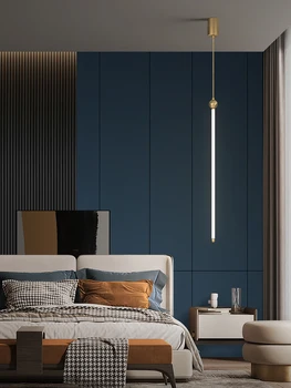 Ziemeļvalstu minimālisma gultas garu rindu dzīvojamā istaba fona sienas gaismas lentes dizainers guļamistabas gultas neliela lustra